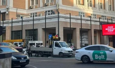 Bakının rəmzi binalarından birini kim pis günə qoyub?