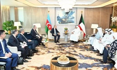 Mikayıl Cabbarov Küveytin maliyyə naziri ilə görüşüb