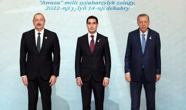 Liderlərin Birinci Üçtərəfli Zirvə Görüşü başlayıb