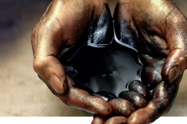Qazaxıstan daxili bazarda neft qıtlığı problemi ilə üzləşib