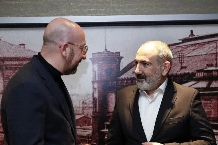 Paşinyan Münhendə Şarl Mişellə görüşüb
