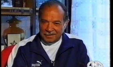 Üzümü soyuq su ilə, maşınların yan şüşələrində təmizləyirdim