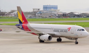 Cənubi Koreyada təyyarənin qapısı havada açıldı FOTO