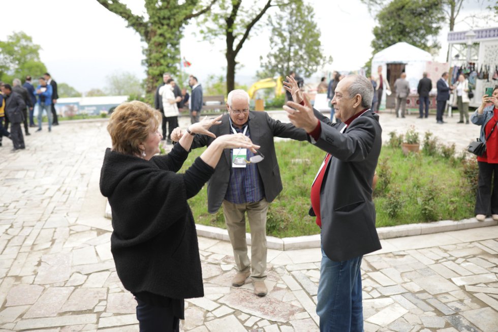 “Xarıbülbül” festivalı başladı FOTO
