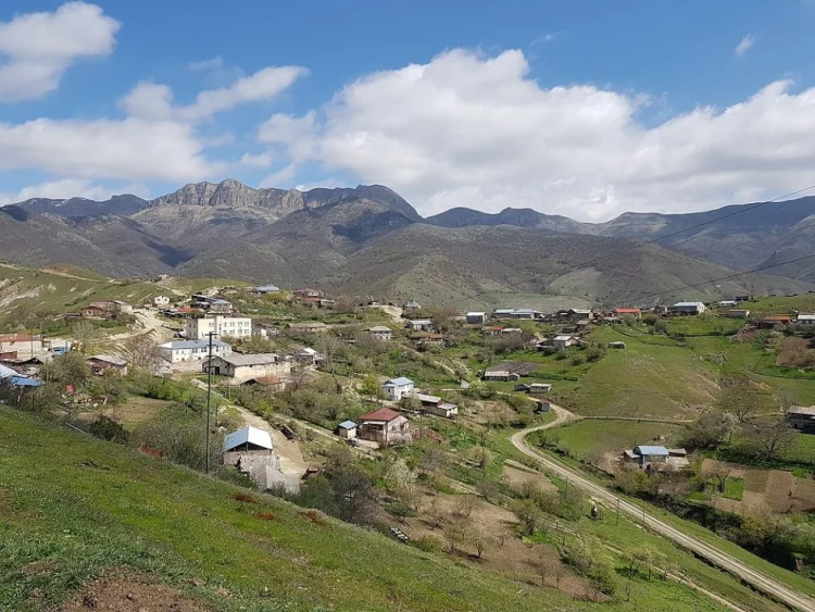 Ermənilər Şuşanın Sarıbaba kəndini boşaltdılar